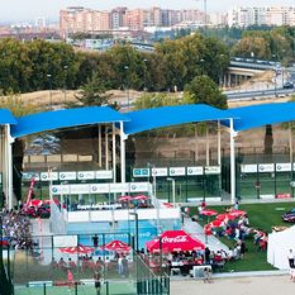 Construction of indoor padel courts