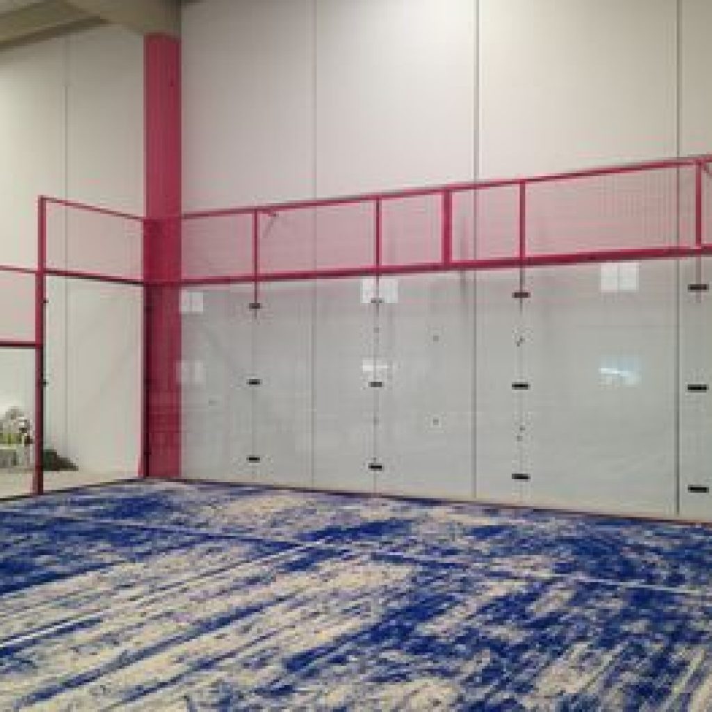 Construction of indoor padel courts