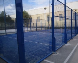 Consejos para mantener el césped artificial en pistas de pádel